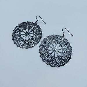 ⭐2 for $10⭐ Round floral earrings